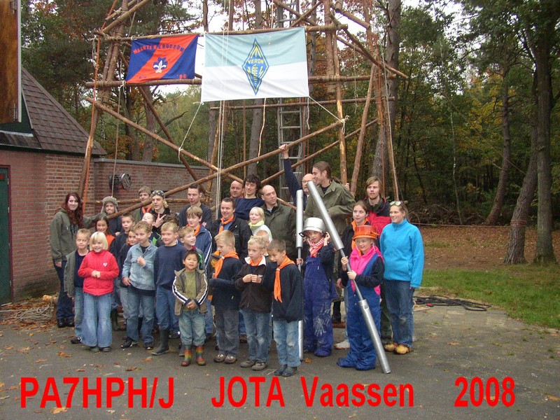 De complete Jota ploeg onder aan de toren.